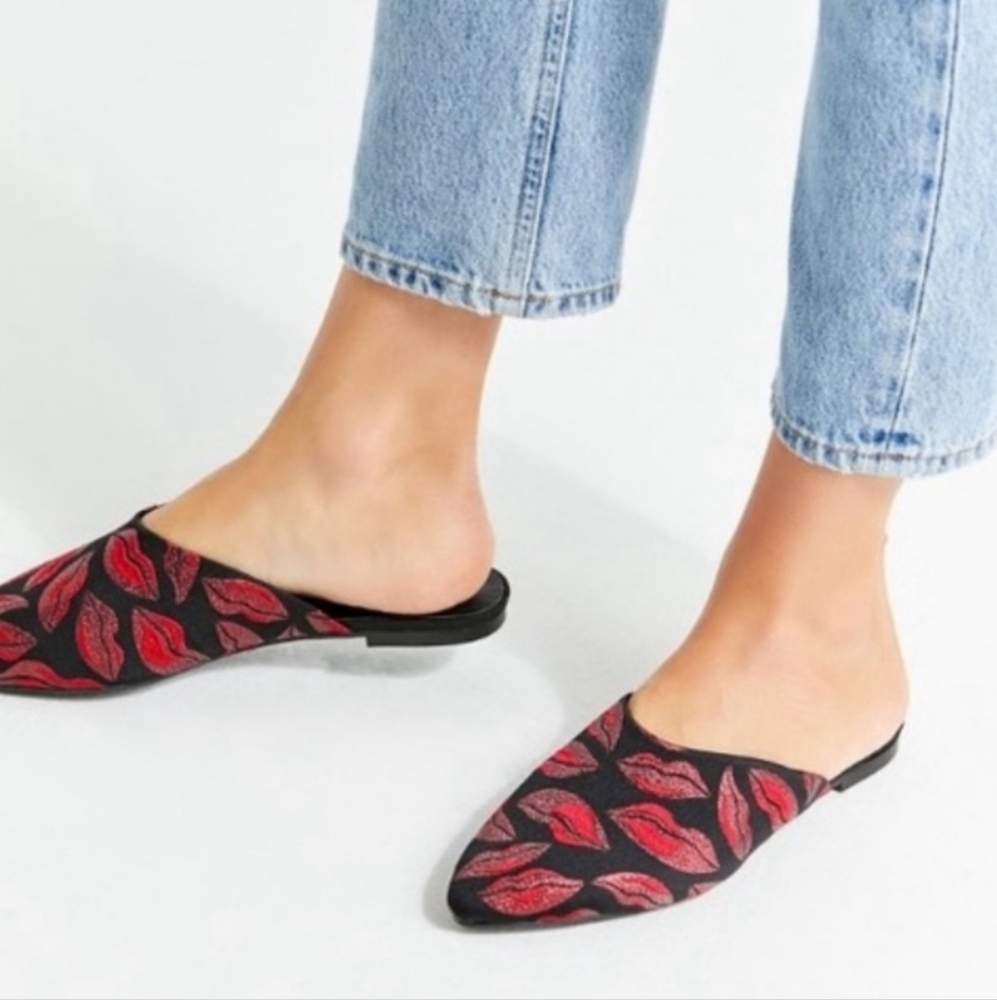 Urban Outfitters UO Lips Pointed Toe Fabric Mules / Slip On Flats - Picture 2 of 16